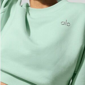 ALO Yoga Cropped Accolade Crewneck
